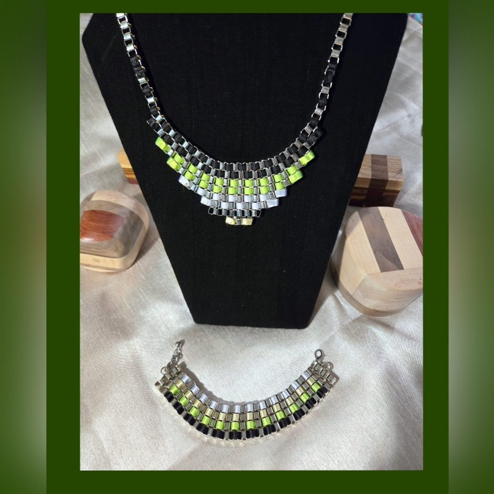 Elegant Vintage Silver and Green Necklace Set